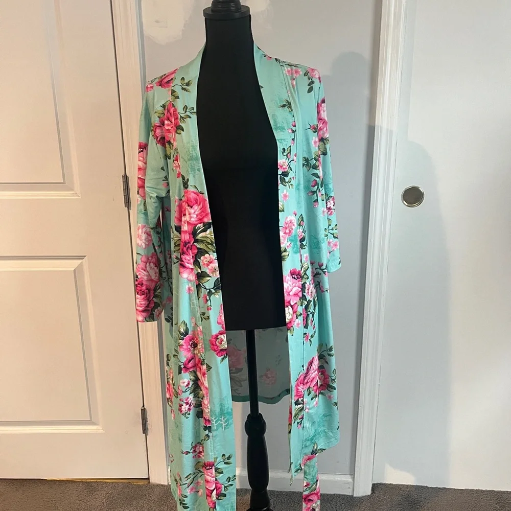 Floral Robe with Pink Roses - Picture 3 of 3
